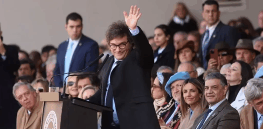Junto a su hermana Karina Milei y el ministro de Economía, Luis Caputo, el presidente Javier Milei visitará este sábado La Sociedad Rural, para anunciar una baja de las retenciones.
