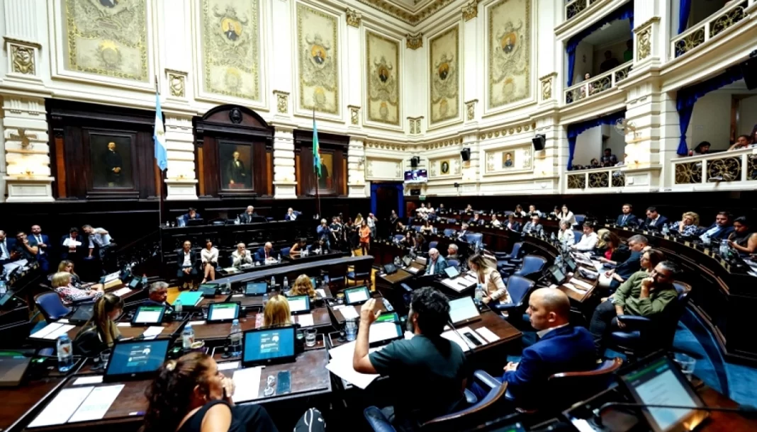 En estas elecciones 2025, varios legisladores se cambiarán de Cámara, ya sea para evitar el límite de mandatos o para cambiar de aires. Quiénes son.