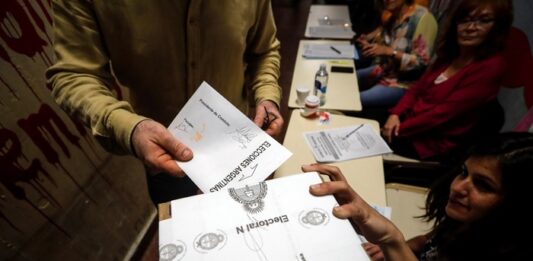 Rumbo a las elecciones, legisladores bonaerenses abandonaron las listas provinciales para competir como concejales en distritos clave.