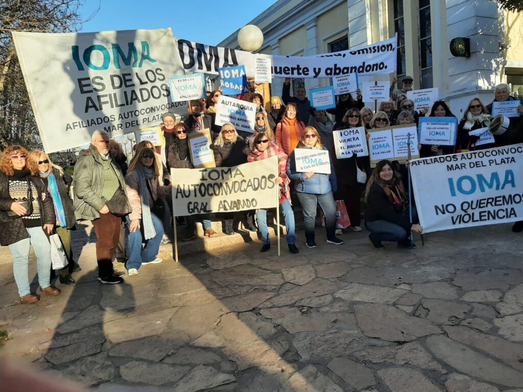 Afiliados autoconvocados se reunieron en Mar del Plata para protestar contra el IOMA.