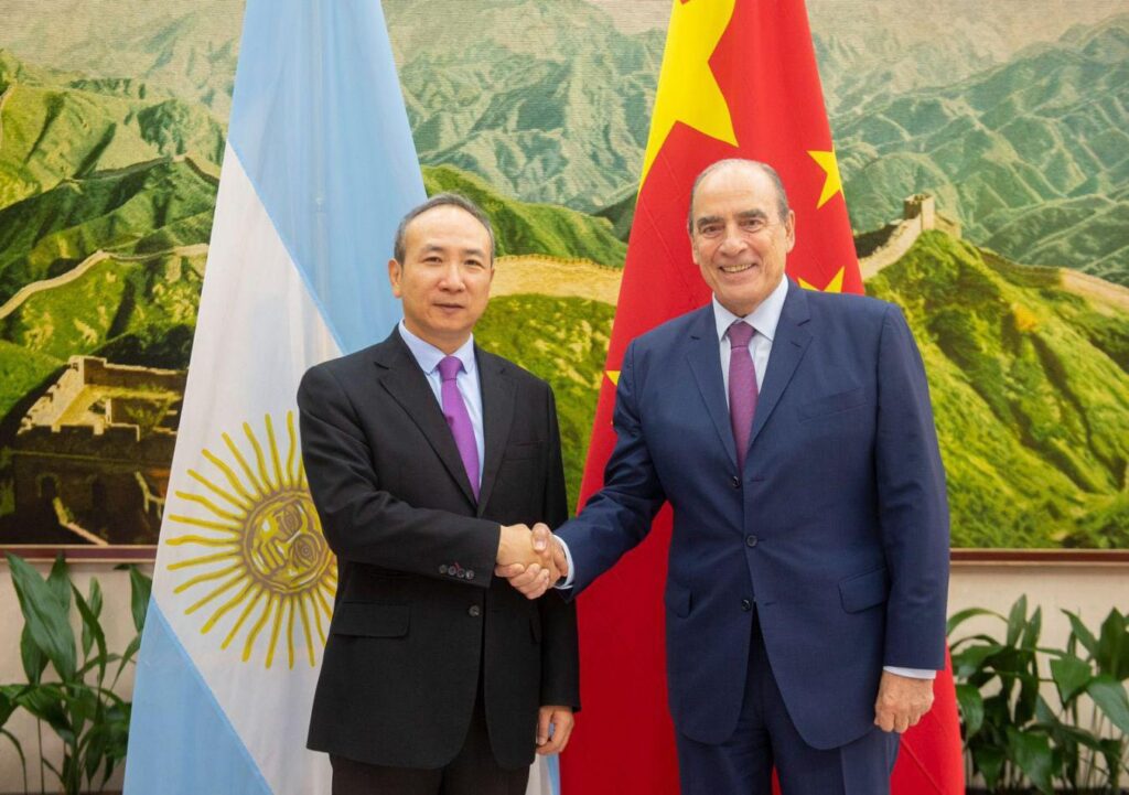 Luego de las declaraciones de Lamelas, Guillermo Francos busca preservar la relación con China y mantiene un contacto abierto con su embajador, Wang Wei.
