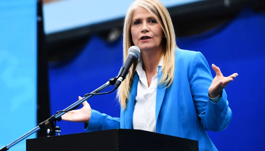 En estas elecciones 2025, de 77 listas solo 15 llevan como primeras candidatas a mujeres. Quiénes son y por cuál partido político compiten.