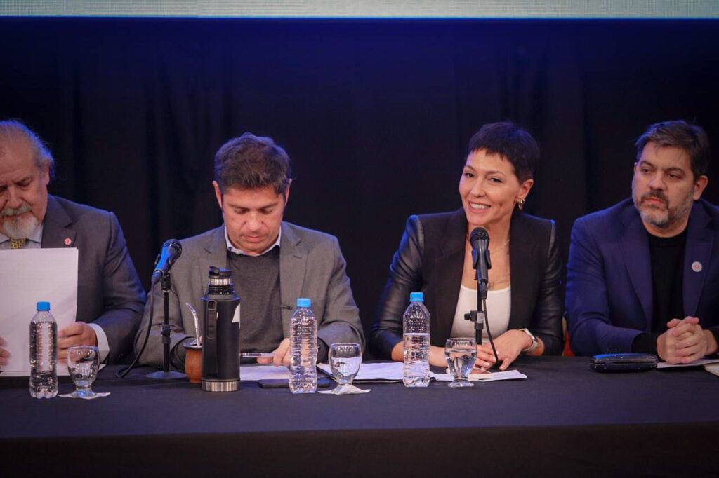 El gobernador Axel Kicillof y la intendenta de Quilmes, Mayra Mendoza.