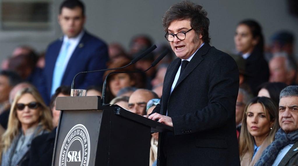 El presidente Javier Milei anunció desde La Rural una nueva baja de retenciones y pidió a las entidades del campo que "apoyen" su gestión. "Hay sólo modelos posibles", sostuvo.