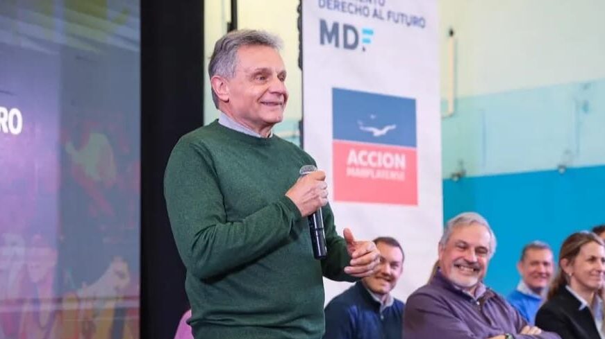 La interna peronista: en el club Unión de Mar del Plata, Gustavo Pulti encabezó la presentación de candidatos de Acción Marplatense.