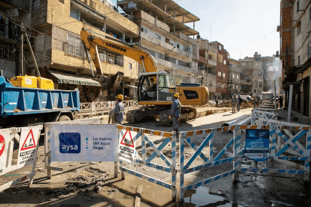 En el marco del plan para la privatización de AySA, el Gobierno habilitó a la empresa a realizar cortes de servicio a los que no abonan las tarifas.