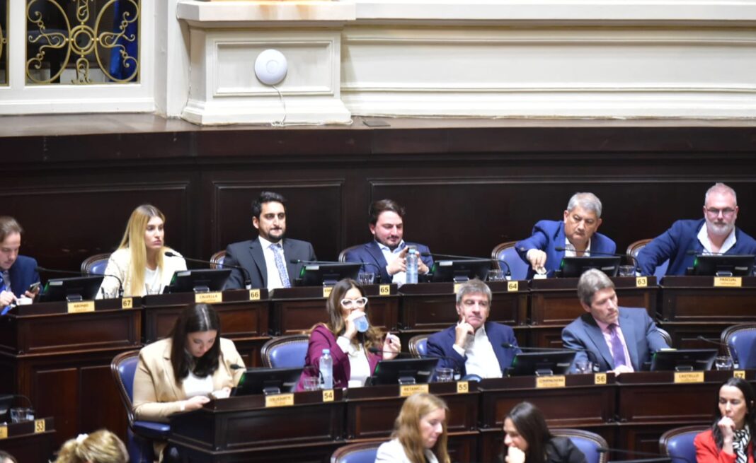 La Libertad Avanza impulsa un proyecto en la Cámara de Diputados bonaerense para derogar la Ley de Cupo Laboral Trans en la provincia.