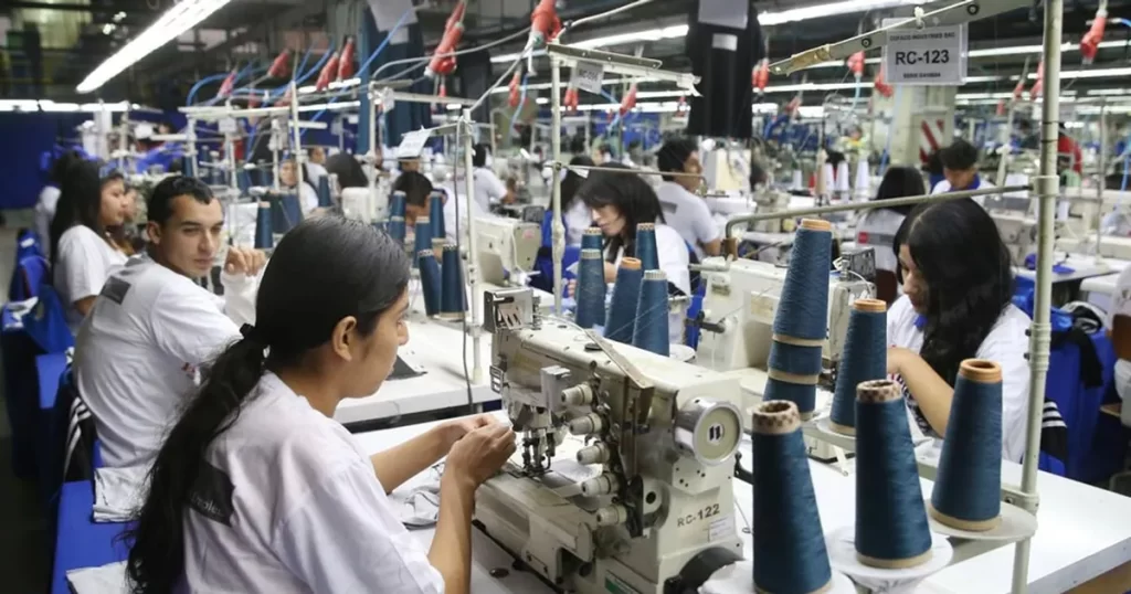 La Fundación ProTejer calificó al primer trimestre de 2025 como “devastador” para la industria textil: cinco de cada diez empresas registraron caídas en sus ventas.