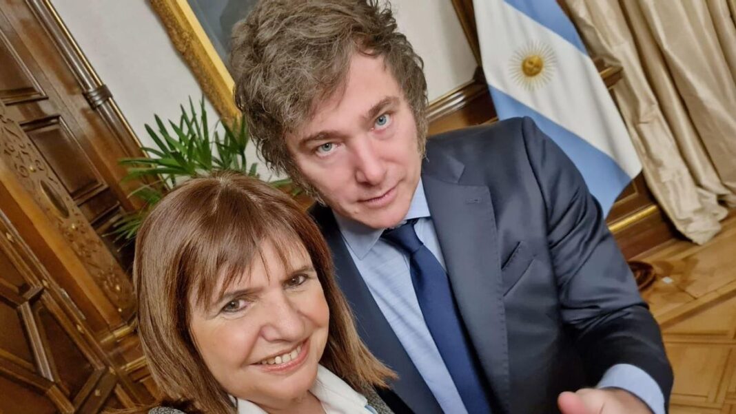 En medio de la crisis por las coimas, la ministra de Seguridad, Patricia Bullrich, pidió allanar a los periodistas Jorge Rial y Mauro Federico, por difundir los audios de Karina Milei.
