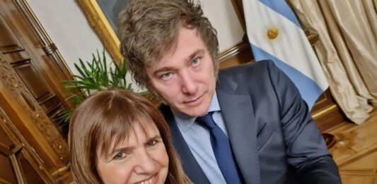 En medio de la crisis por las coimas, la ministra de Seguridad, Patricia Bullrich, pidió allanar a los periodistas Jorge Rial y Mauro Federico, por difundir los audios de Karina Milei.