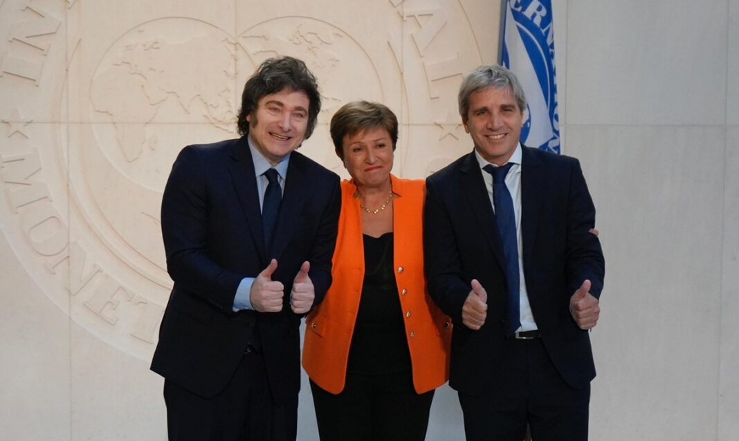 Caputo impulsa un giro económico con suba de tasas, dólar flexible y compra de reservas antes de la reunión con el FMI.