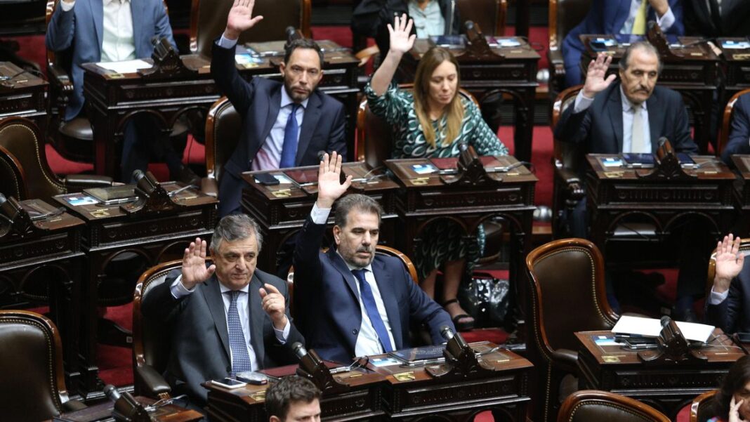 Mientras el Congreso está en receso, Milei y su equipo buscan los votos del PRO para blindar los vetos presidenciales.