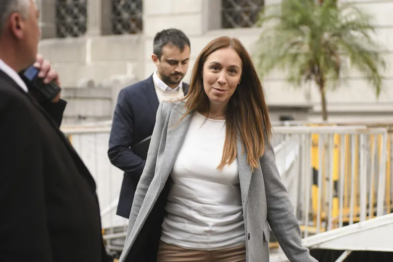María Eugenia Vidal (PRO), se mostró cautelosa respecto de su voto y declaró no estar conforme con la posición del Gobierno nacional. 