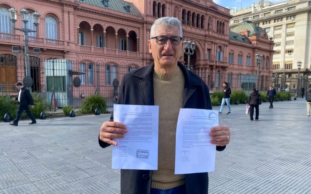Con una propuesta reeditada, el intendente de Villa Gesell, Gustavo Barrera, volvió a pedir este jueves al Ejecutivo nacional que sume un feriado largo en octubre para fomentar el turismo.