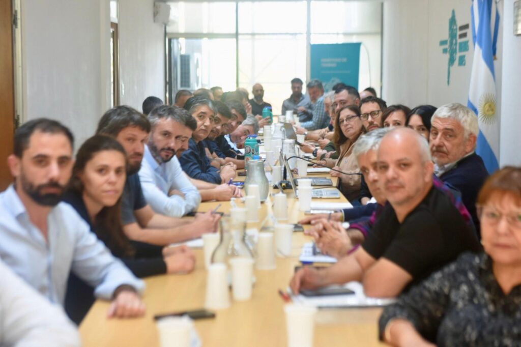 Paritarias: los gremios de docentes y estatales bonaerenses se reunirán el martes con los funcionarios de Kicillof.