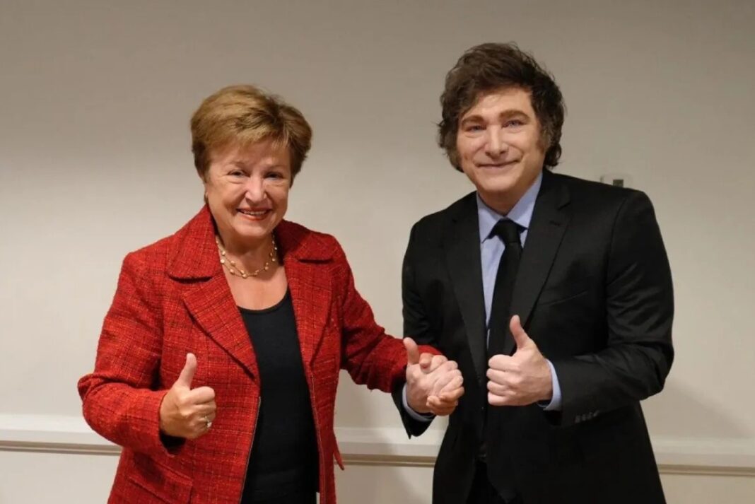 Tras habilitar un nuevo desembolso, el FMI flexibilizó el objetivo de acumulación de dólares del Banco Central.