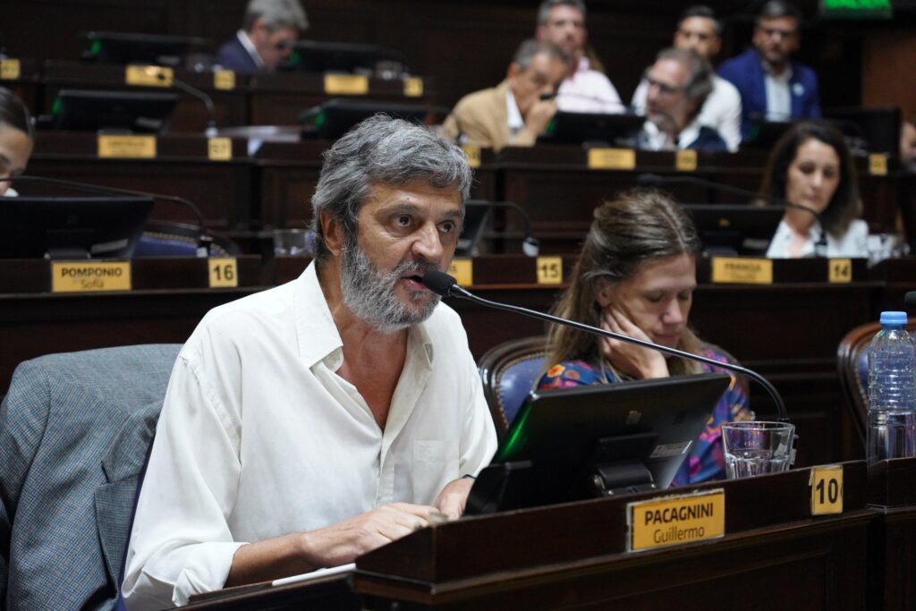 Guillermo Pacagnini, el diputado bonaerense del Frente de Izquierda Unidad que cruzó a Espinoza y Kicillof por la precarización laboral de los municipales de La Matanza.