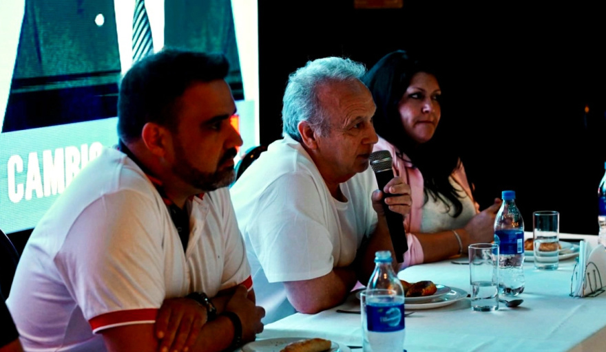 Además de Cuervo y Luayza, el frente Nuevos Aires sumó a la intendenta de Adolfo Gonzáles Chaves, Lucía Gómez.