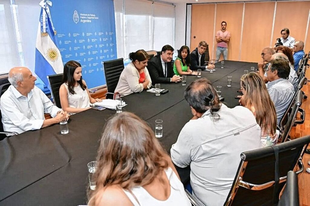 Sin acuerdo por parte de ATE, los estatales nacionales recibirán un aumento de 7.2% escalonado en seis meses.