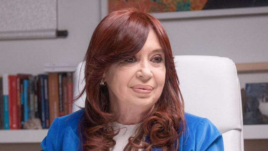 Con el foco en las elecciones legislativas, Fuerza Patria difundió una segunda tanda de afiches digitales con Cristina Kirchner como eje. La consigna: “votá”.