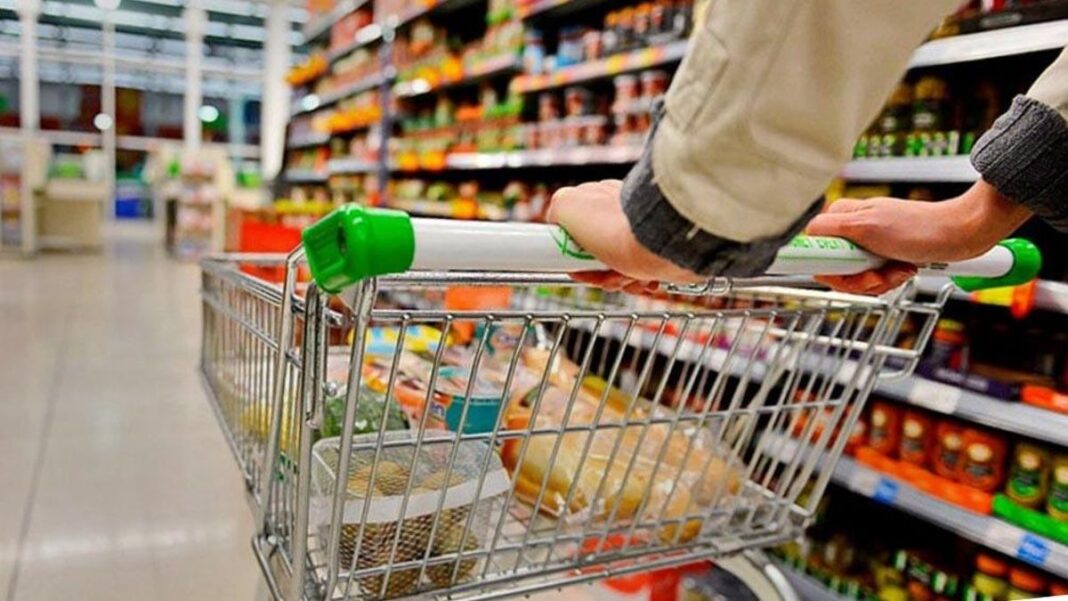 Tras el aumento desprevenido del dólar, las empresas de alimentos enviaron nuevas listas con aumentos de hasta 9% a los supermercadistas.