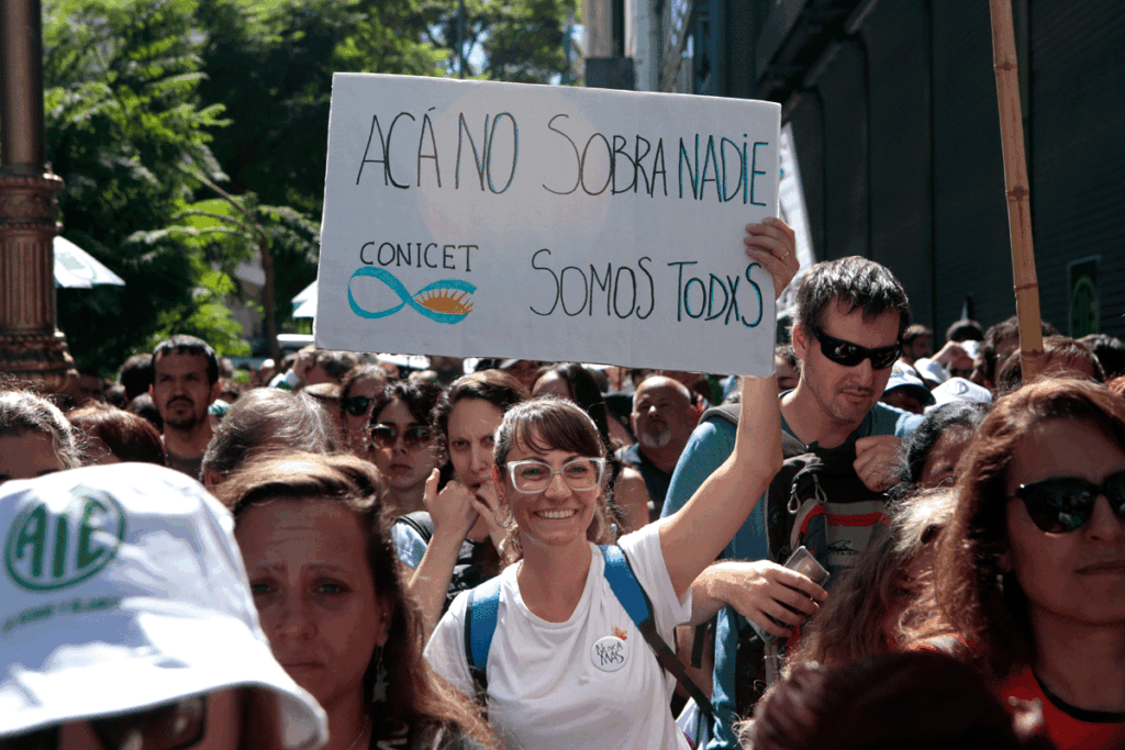 Súper miércoles: trabajadores del CONICET, médicos y jubilados marchan a Congreso.