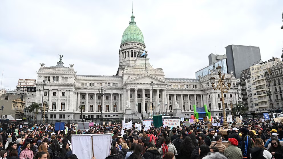 Veto a Discapacidad: la protesta comenzó alrededor de las 11:30 horas y tuvo su correlato en distintas ciudades del interior del país.