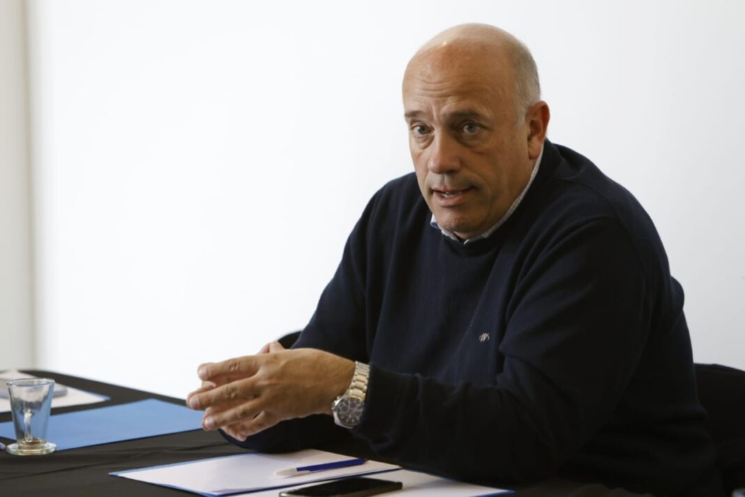 El candidato a diputado bonaerense de Somos Buenos Aires por la Sexta sección, Andrés de Leo, cuestionó la polarización entre el kirchnerismo y Milei.