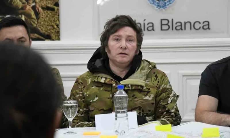 Javier Milei en Bahía Blanca tras el temporal de diciembre de 2023.