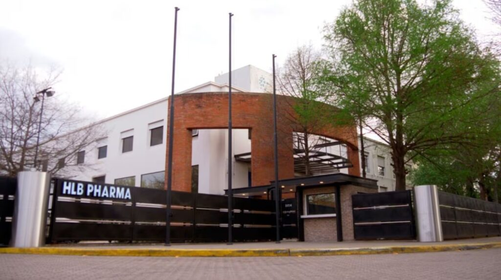 Kreplak ordenó embargos y prohibió la salida del país a 24 personas vinculadas a HLB Pharma y Ramallo.