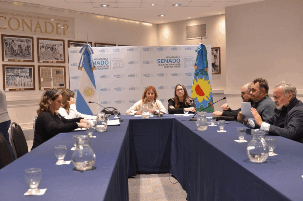 La comisión de Asuntos Municipales del Senado bonaerense aprobó el proyecto para que los concejales con licencia por tratamientos médicos prolongados conserven el acceso a la prestación del IOMA.