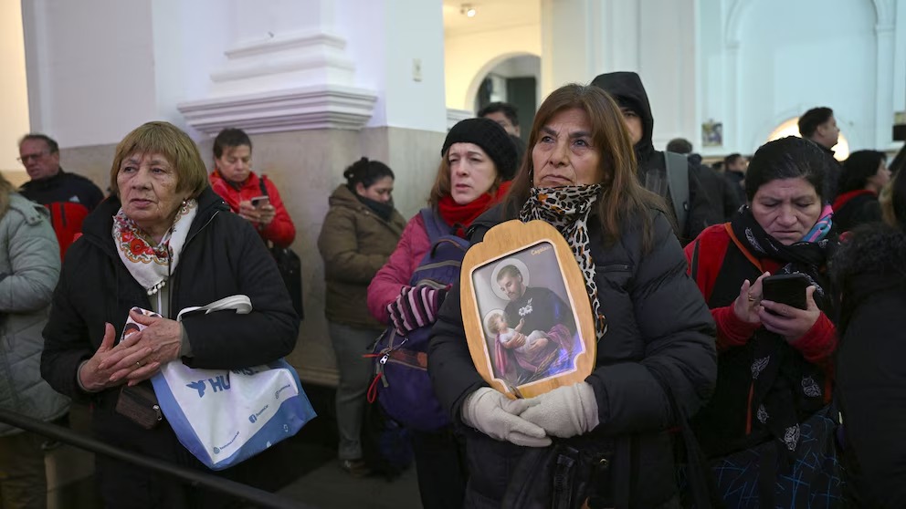 Como cada 7 de agosto, la misa en honor a San Cayetano reunió a cientos de fieles en el santuario del santo patrono.