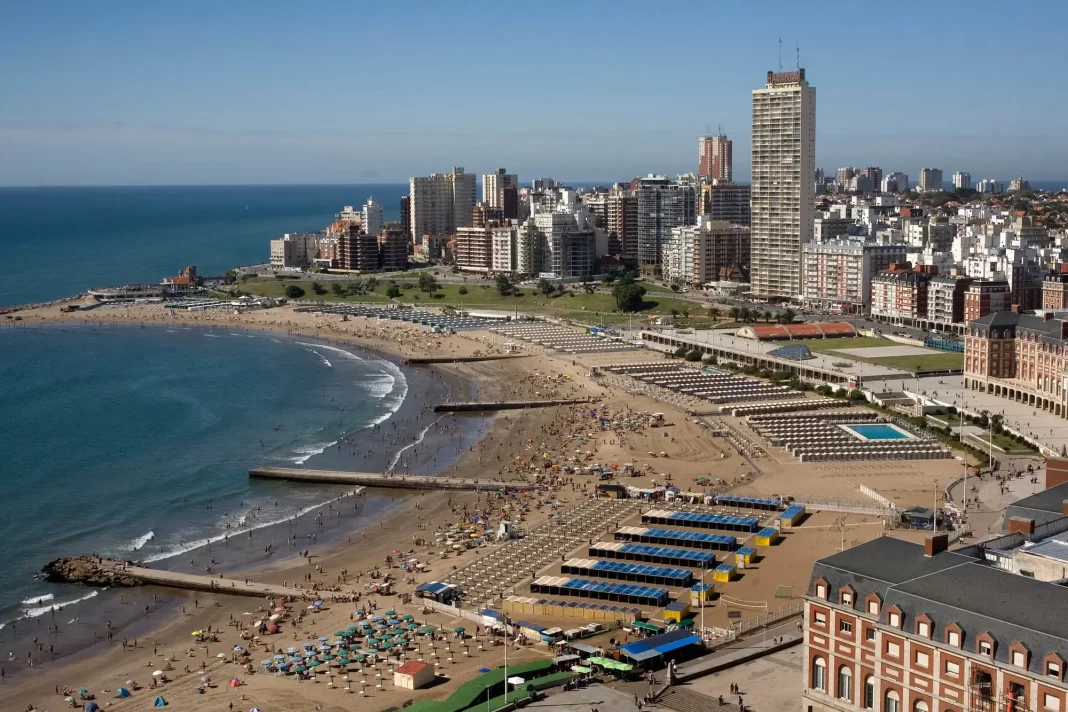 La Asociación Empresaria Hotelera Gastronómica de Mar del Plata (AEHG) le pidió al gobierno de Javier Milei el regreso del feriado por el 12 de octubre.
