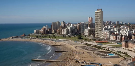 La Asociación Empresaria Hotelera Gastronómica de Mar del Plata (AEHG) le pidió al gobierno de Javier Milei el regreso del feriado por el 12 de octubre.