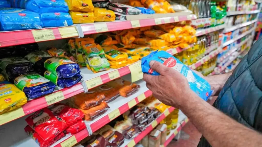 
Un importante sector de la Argentina hace las compras en el supermercado con tarjeta de crédito. 