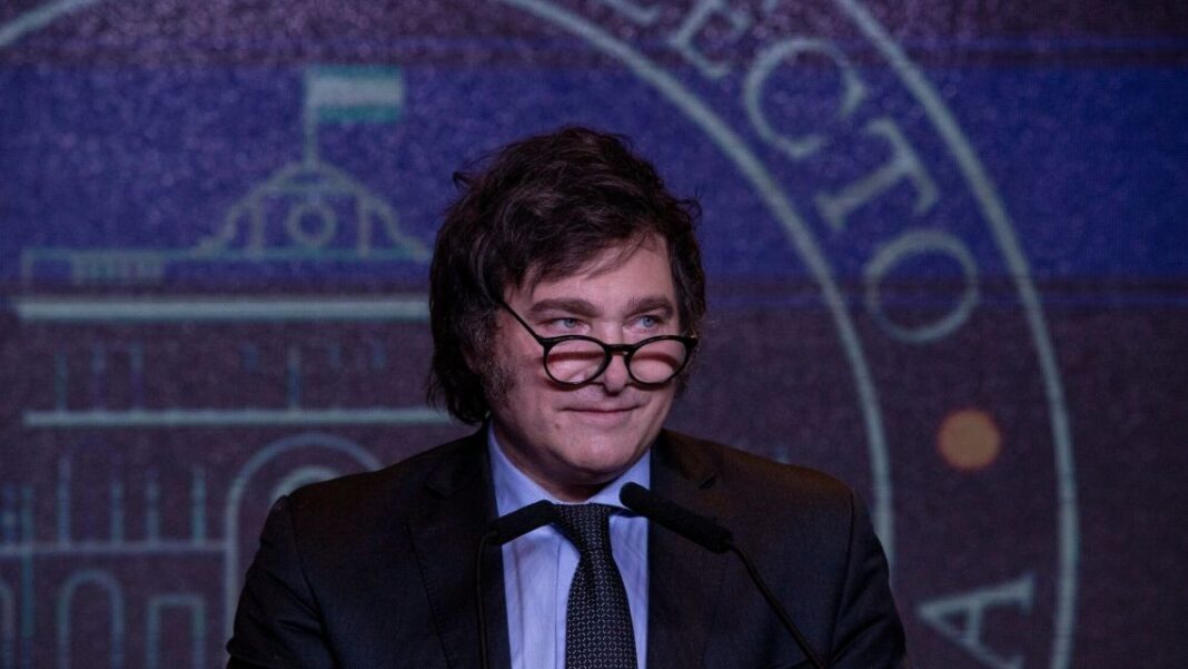 A través de cinco ejes teóricos, el presidente Javier Milei intento explicar los motivos por los cuales, la cotización del dólar no derivará en una mayor suba de precios.