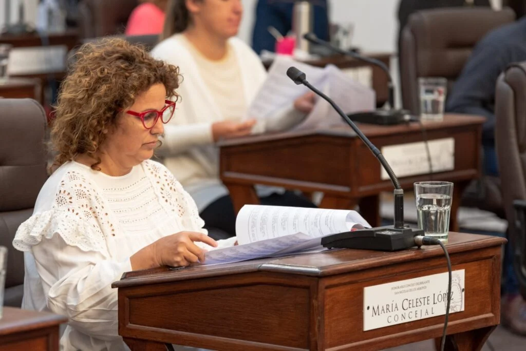 María Celeste López encabeza la lista de concejales del oficialismo local alineado con los hermanos Passaglia.