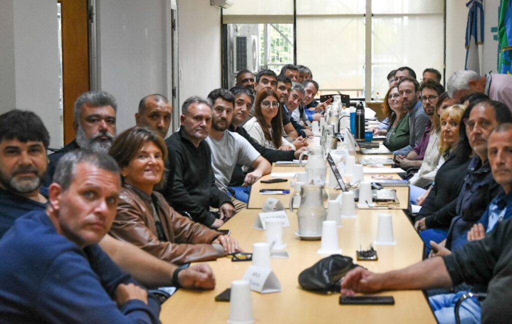 Paritarias: la reunión entre las autoridades provinciales y los estatales bonaerenses, tendrá lugar este mediodía en la sede del Ministerio de Trabajo.