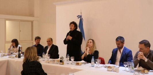 El presidente de la Nación, Javier Milei, cenó con diputados aliados en Olivos para asegurarse los vetos contra los jubilados y la emergencia en discapacidad.