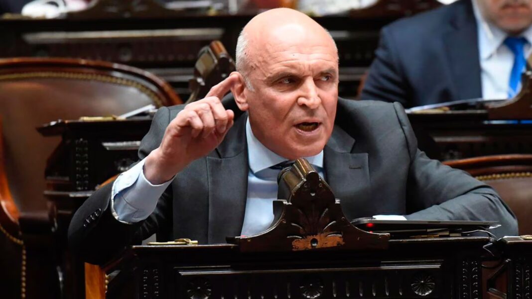 José Luis Espert encabezará la lista de LLA como candidato a diputado nacional por la provincia de Buenos Aires.