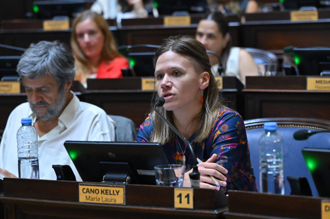 La diputada bonaerense del FITU, Laura Cano, inició su campaña para retener su banca en la Legislatura con fuertes críticas a las políticas de Julio Alak en La Plata.