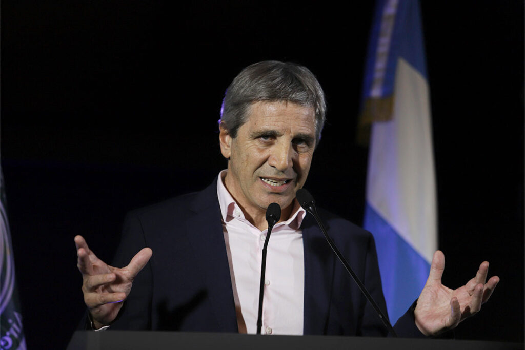 El BCRA anunció un endurecimiento del régimen de encajes y mayores controles sobre la posición en dólares de las entidades financieras.