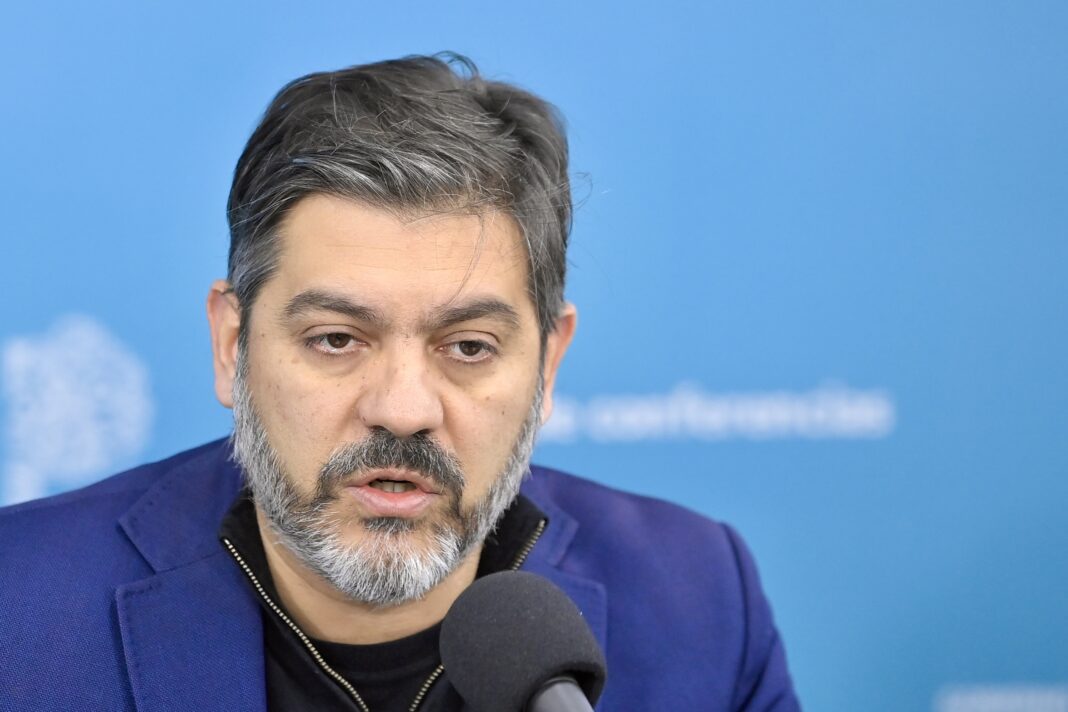 Carlos Bianco cruzó al Gobierno de Javier Milei por el 