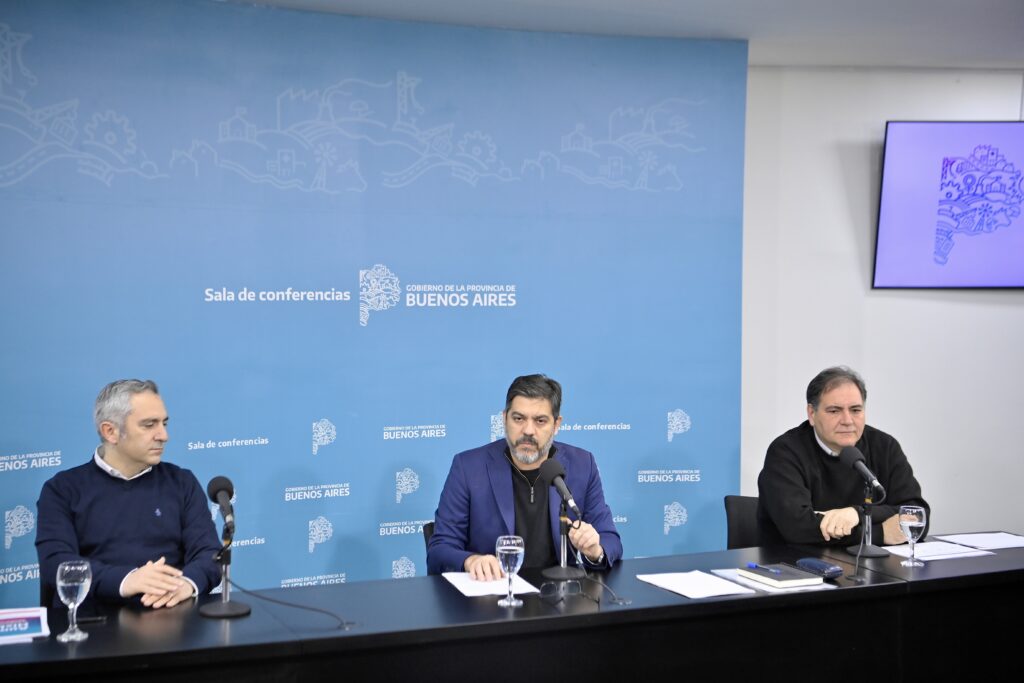 Desde Casa de Gobierno, Bianco apuntó a Milei por la baja del consumo y la caída de la economía.