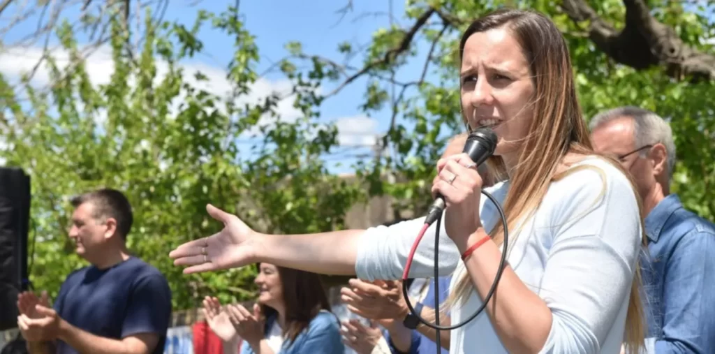 Lucía Iañez es la segunda candidata a diputada de la lista Fuerza Patria por la Octava sección electoral.