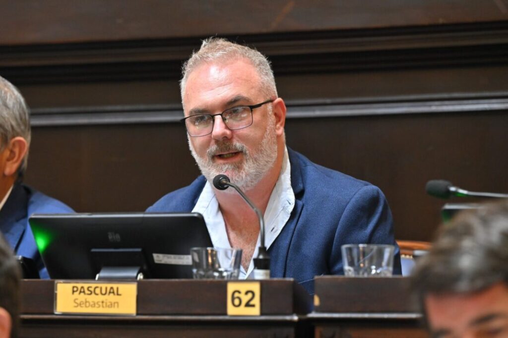 El diputado Sebastián Pascual (LLA) manifestó la necesidad de otorgar mayor seguridad jurídica a los propietarios de inmuebles.