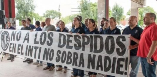Trabajadores del INTI vuelven a encabezar este martes una conferencia de prensa para repudiar el decreto de necesidad y urgencia (DNU) que desguaza el organismo.