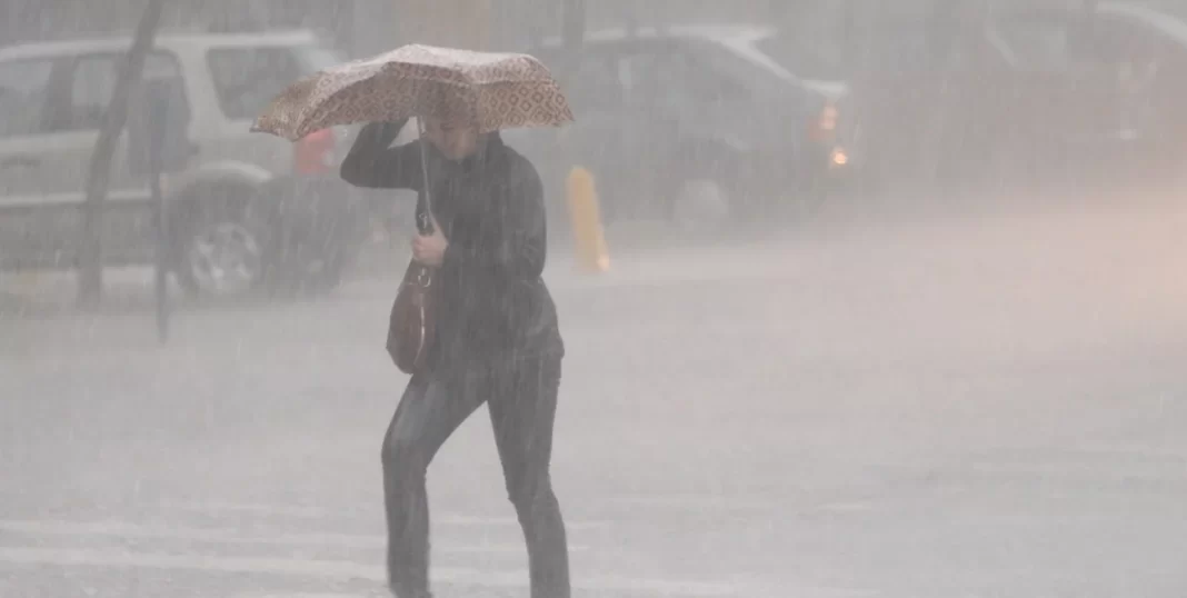 El Servicio Meteorológico Nacional (SMN) emitió alertas amarillas para este martes debido a la ciclogénesis. Cómo estará el clima.