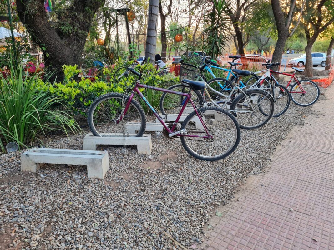 En Luján, La Libertad Avanza acusó al intendente kirchnerista, Leonardo Boto, de crear una tasa a los bicicleteros.