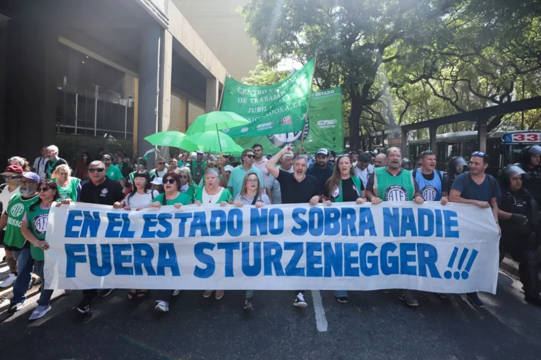 ATE convocó a un paro nacional de 24 horas acompañado de movilización en rechazó “al remate del patrimonio estatal” que lleva adelante el Ejecutivo nacional.
